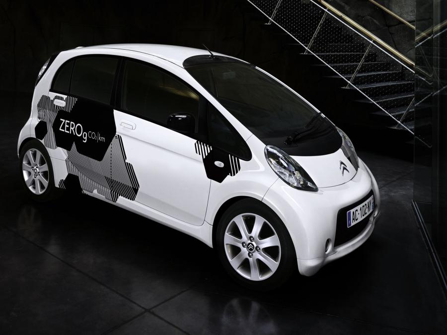  Citroen C-Zero 2010 года  (фото 10 из 18)